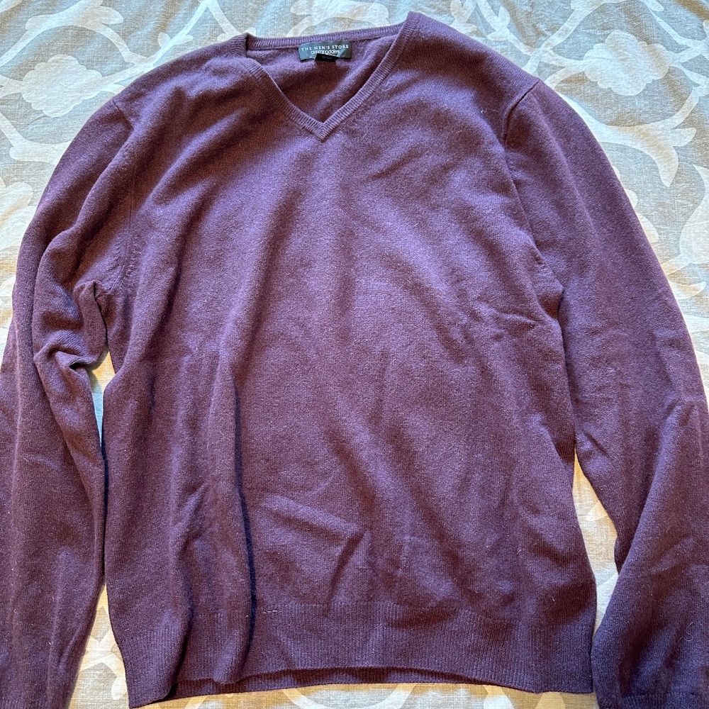 Bloomingdale’s The Men’s Store Cashmere V Neck Sweater